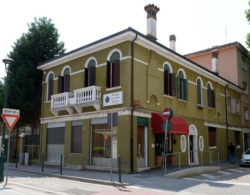 Vacation Venice Rooms Местре 3*,